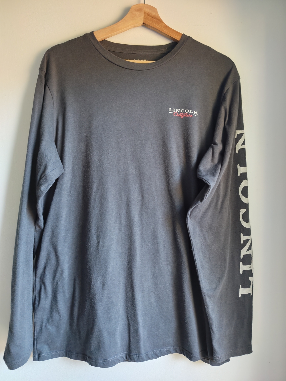 Lincoln Outfitters Men's Long-Sleeve Crewneck Tee — Charcoal